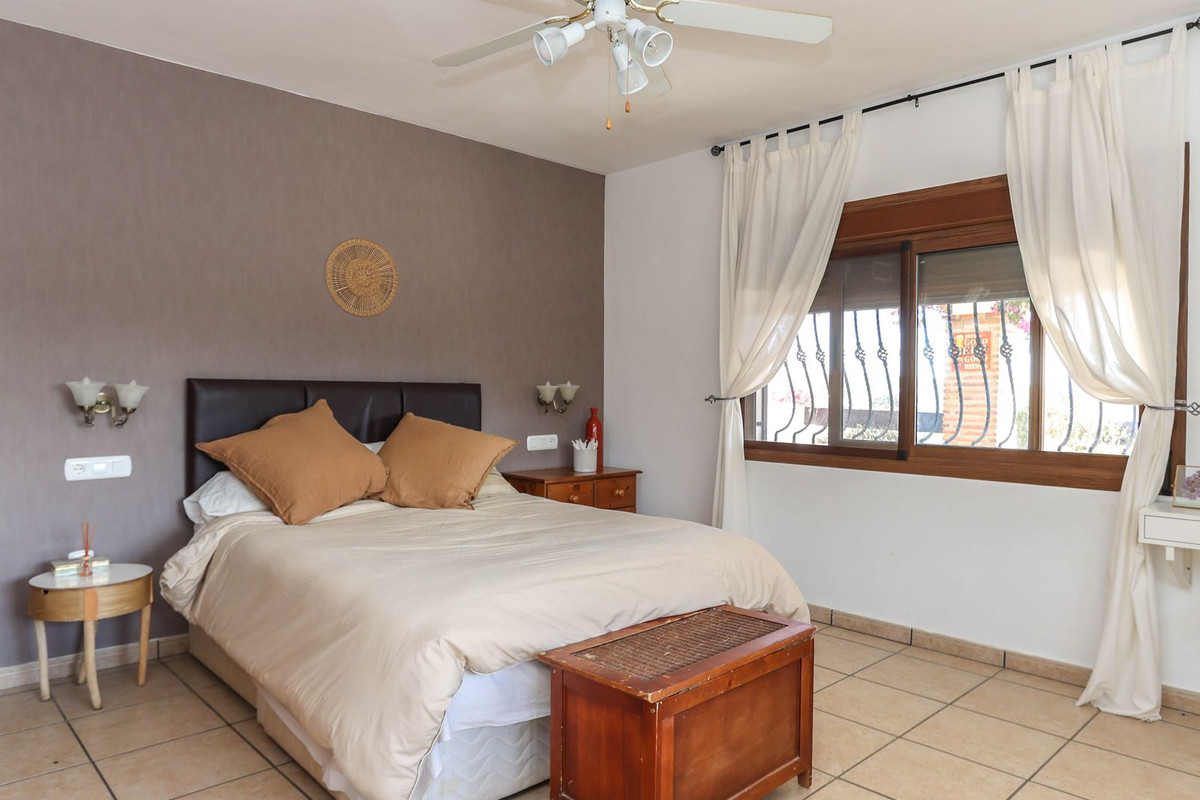 4 Bed Townhouse for sale in Alozaina Costa Del Sol, Málaga, Spain