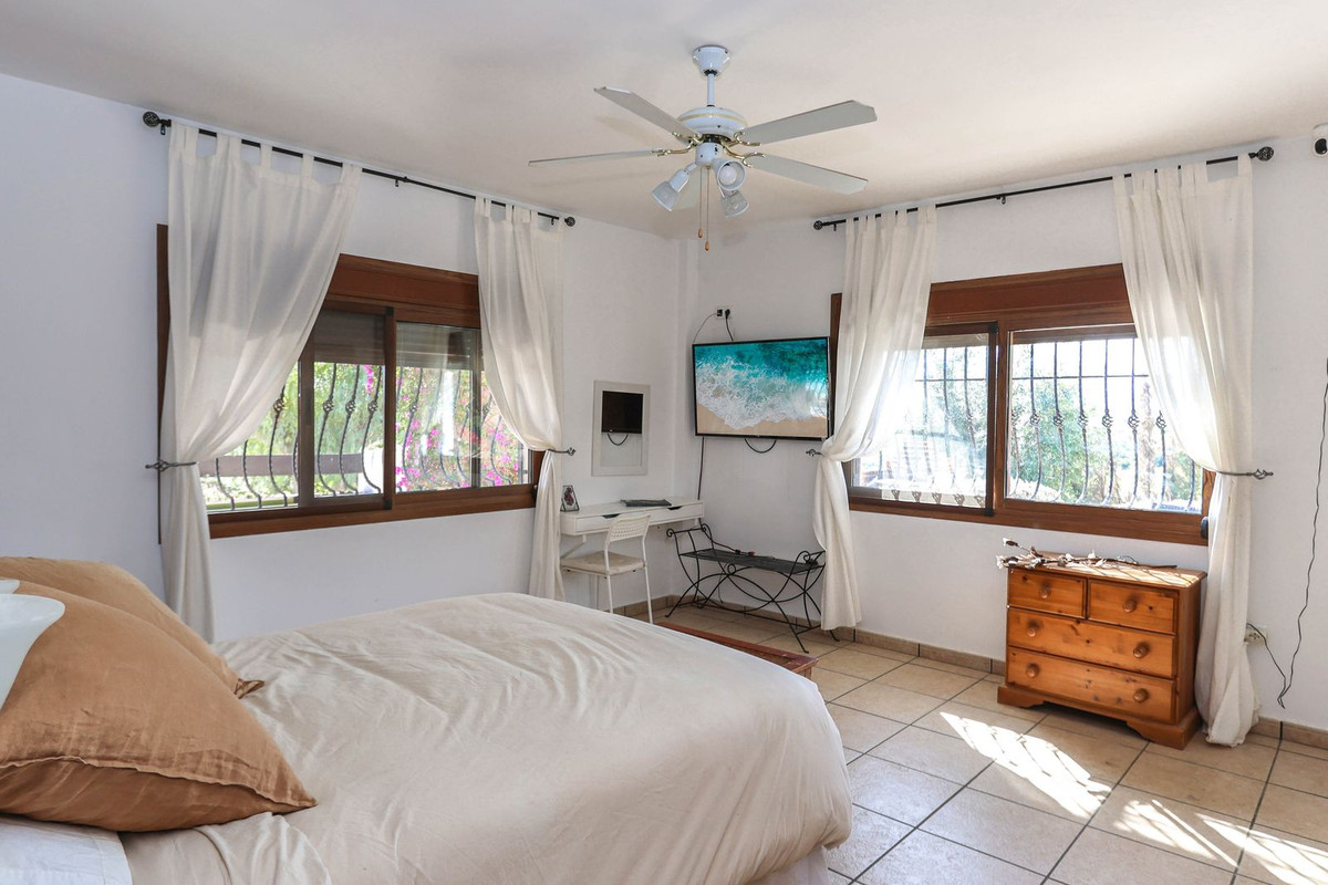 4 Bed Townhouse for sale in Alozaina Costa Del Sol, Málaga, Spain