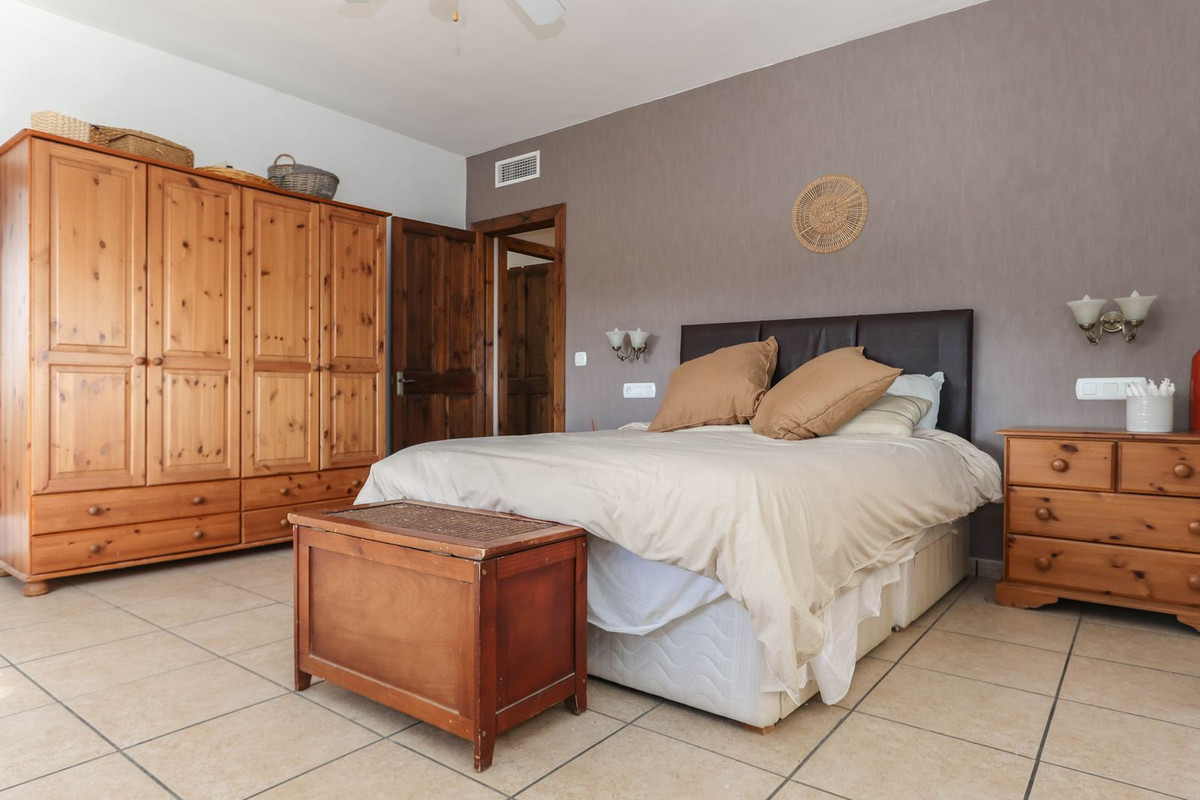 4 Bed Townhouse for sale in Alozaina Costa Del Sol, Málaga, Spain