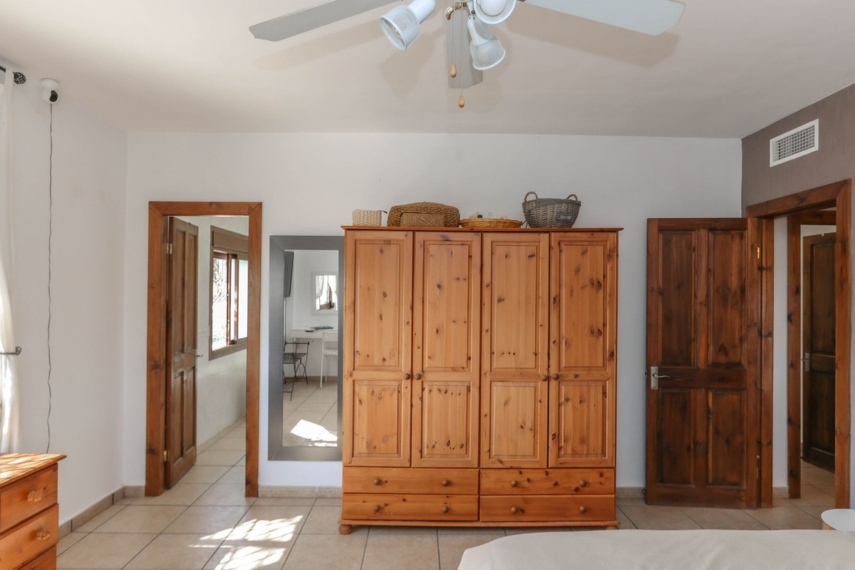 4 Bed Townhouse for sale in Alozaina Costa Del Sol, Málaga, Spain