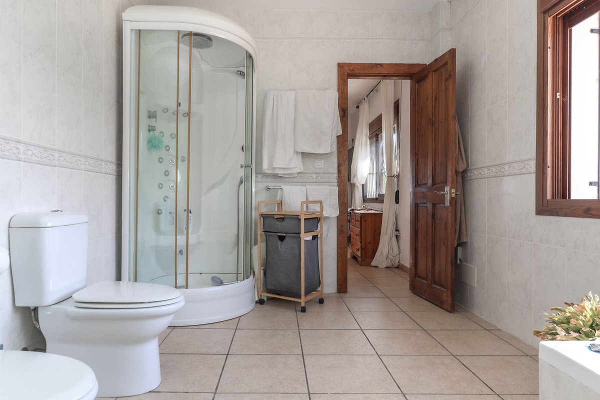 4 Bed Townhouse for sale in Alozaina Costa Del Sol, Málaga, Spain