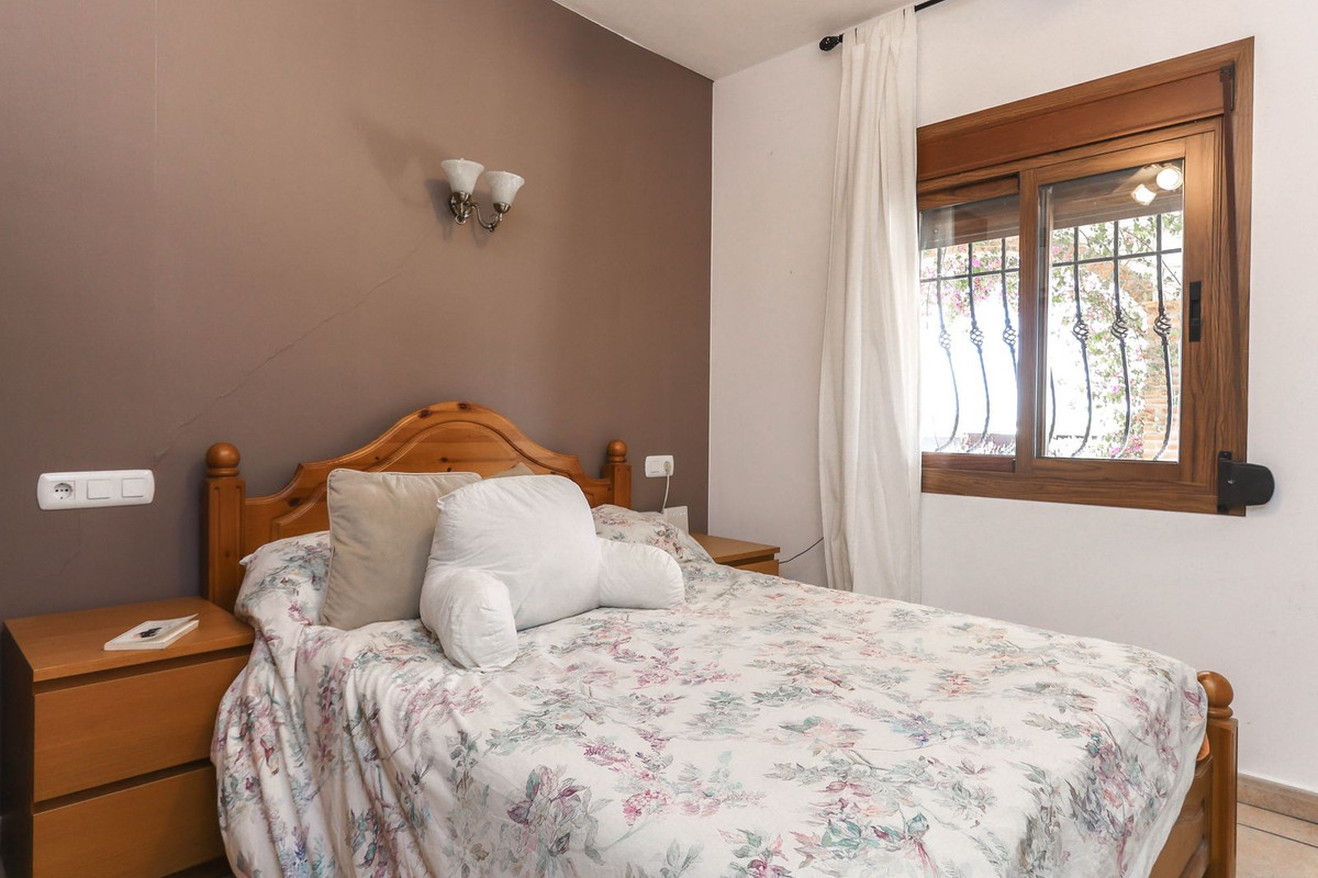 4 Bed Townhouse for sale in Alozaina Costa Del Sol, Málaga, Spain