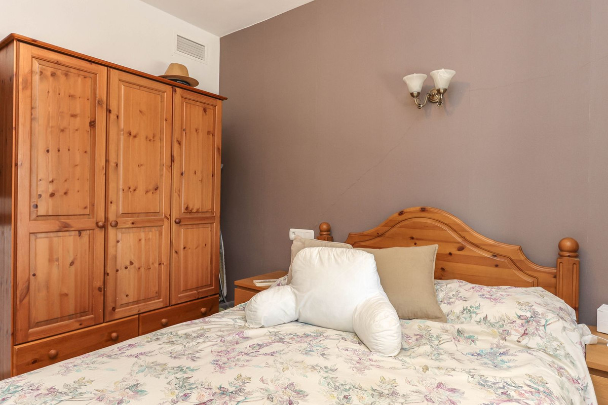 4 Bed Townhouse for sale in Alozaina Costa Del Sol, Málaga, Spain