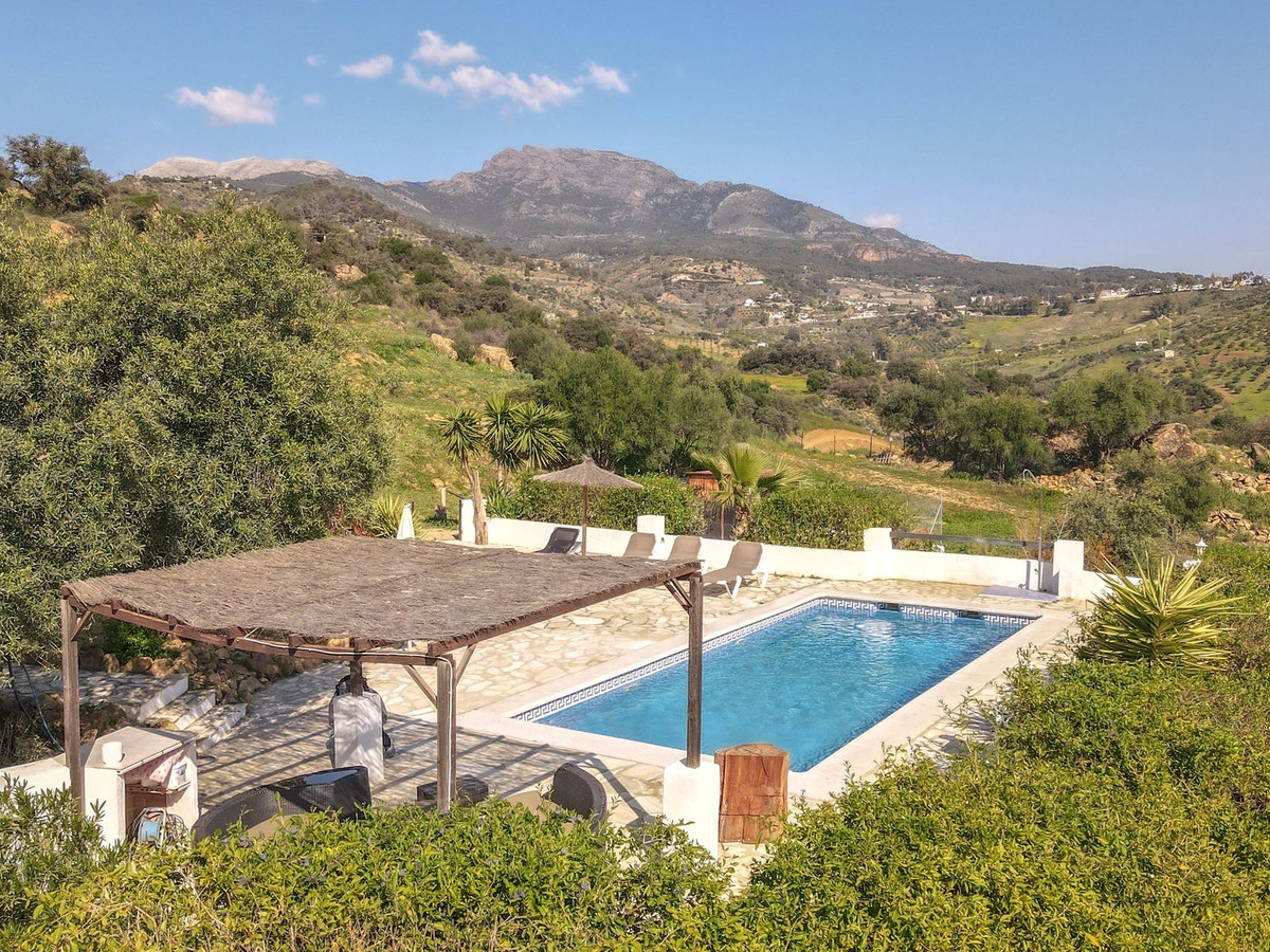 4 Bed Townhouse for sale in Alozaina Costa Del Sol, Málaga, Spain
