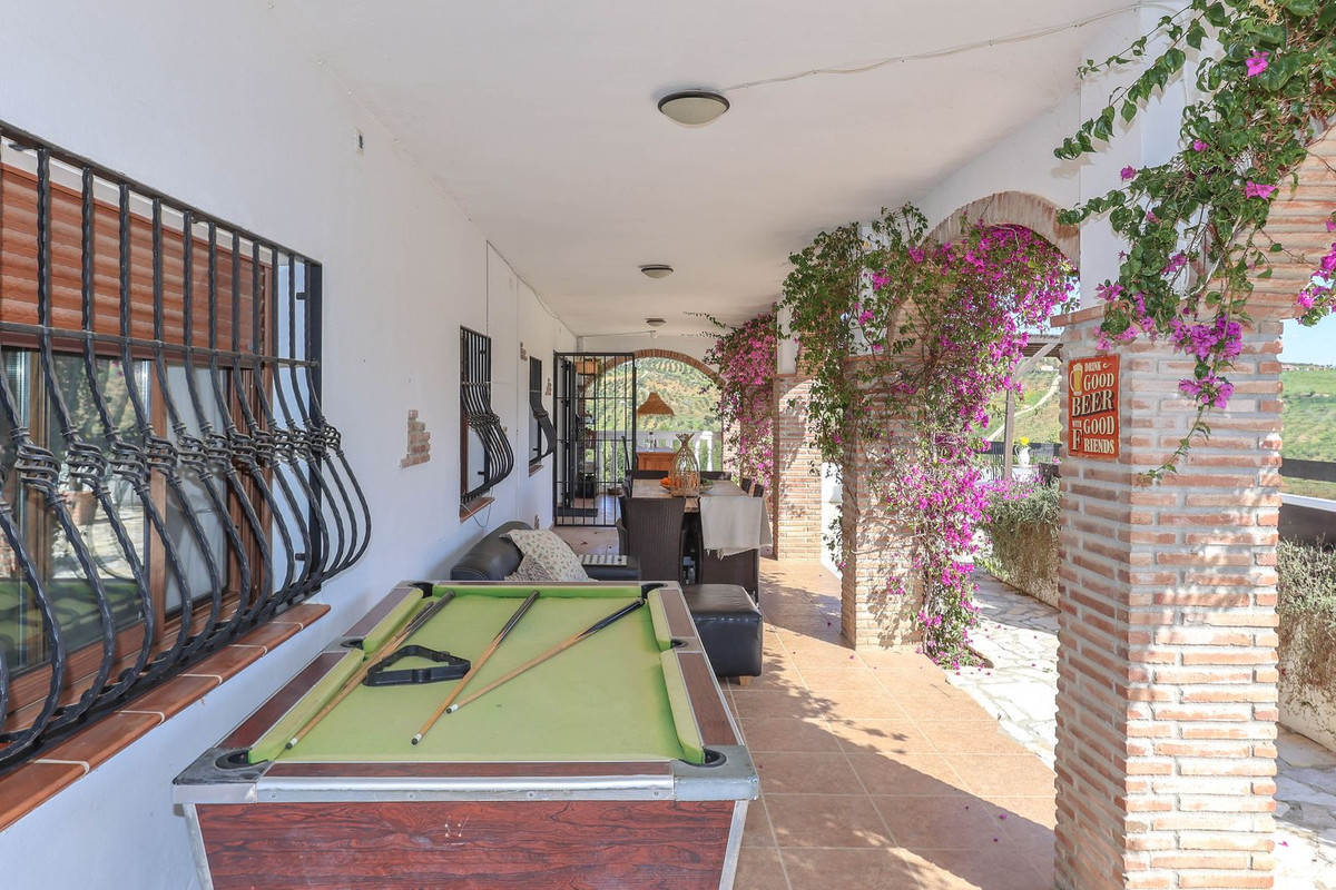 4 Bed Townhouse for sale in Alozaina Costa Del Sol, Málaga, Spain