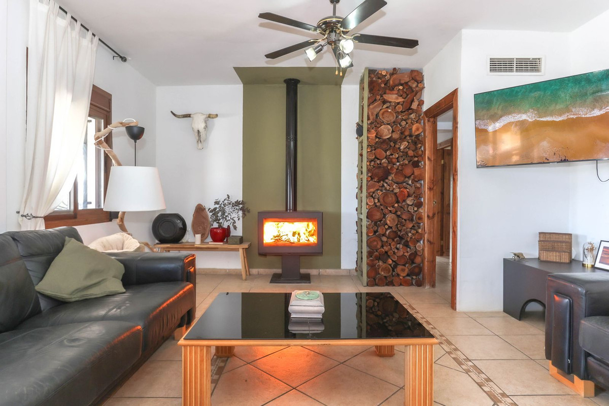 4 Bed Townhouse for sale in Alozaina Costa Del Sol, Málaga, Spain