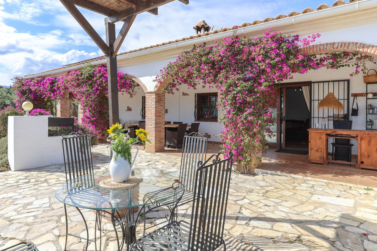 4 Bed Townhouse for sale in Alozaina Costa Del Sol, Málaga, Spain