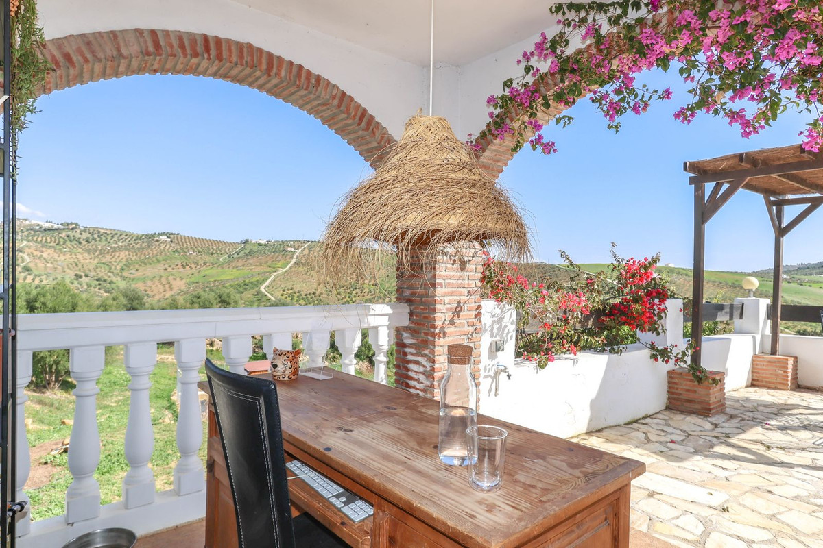 4 Bed Townhouse for sale in Alozaina Costa Del Sol, Málaga, Spain