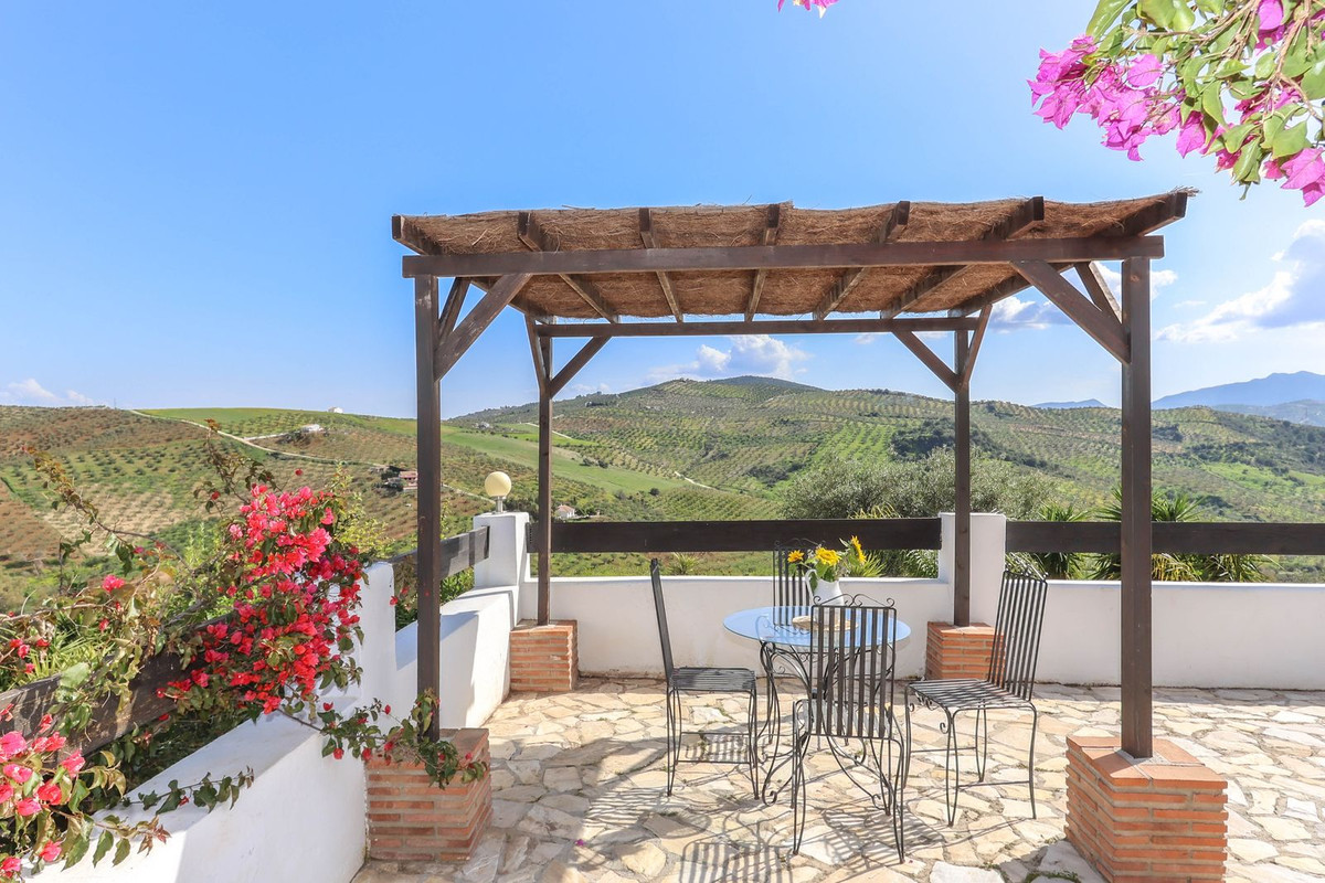 4 Bed Townhouse for sale in Alozaina Costa Del Sol, Málaga, Spain