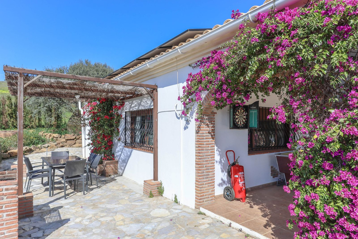 4 Bed Townhouse for sale in Alozaina Costa Del Sol, Málaga, Spain