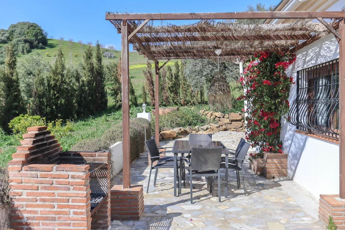 4 Bed Townhouse for sale in Alozaina Costa Del Sol, Málaga, Spain