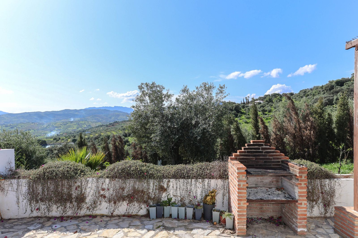 4 Bed Townhouse for sale in Alozaina Costa Del Sol, Málaga, Spain