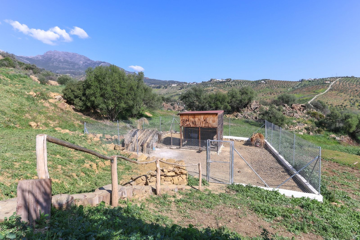 4 Bed Townhouse for sale in Alozaina Costa Del Sol, Málaga, Spain