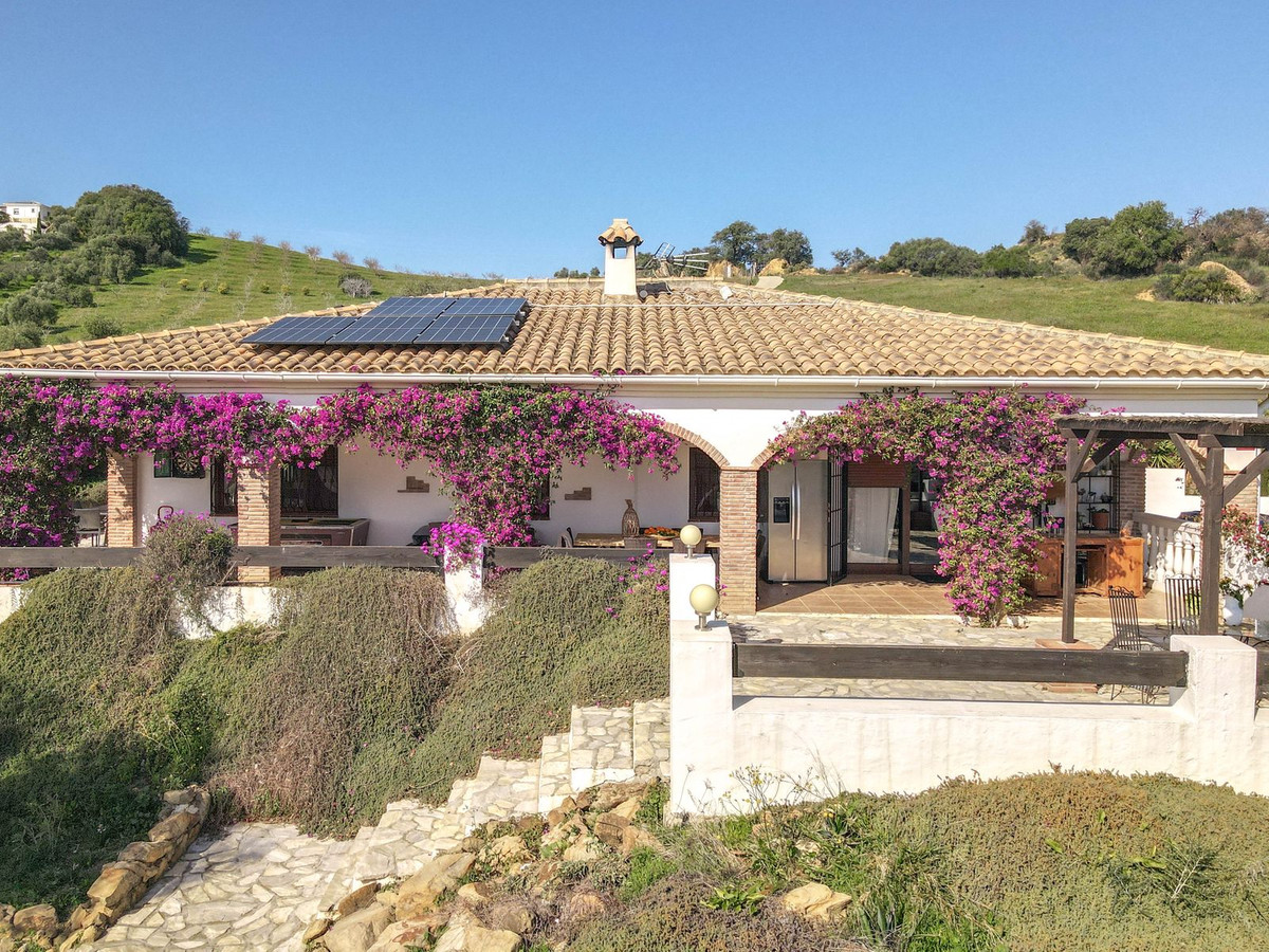 4 Bed Townhouse for sale in Alozaina Costa Del Sol, Málaga, Spain