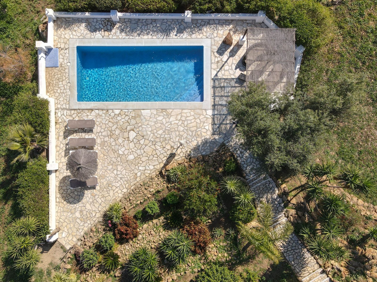 4 Bed Townhouse for sale in Alozaina Costa Del Sol, Málaga, Spain