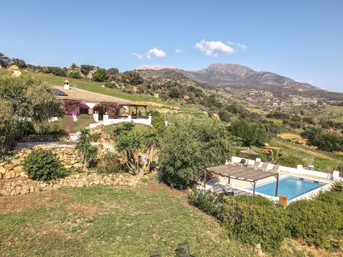 4 Bed Townhouse for sale in Alozaina Costa Del Sol, Málaga, Spain