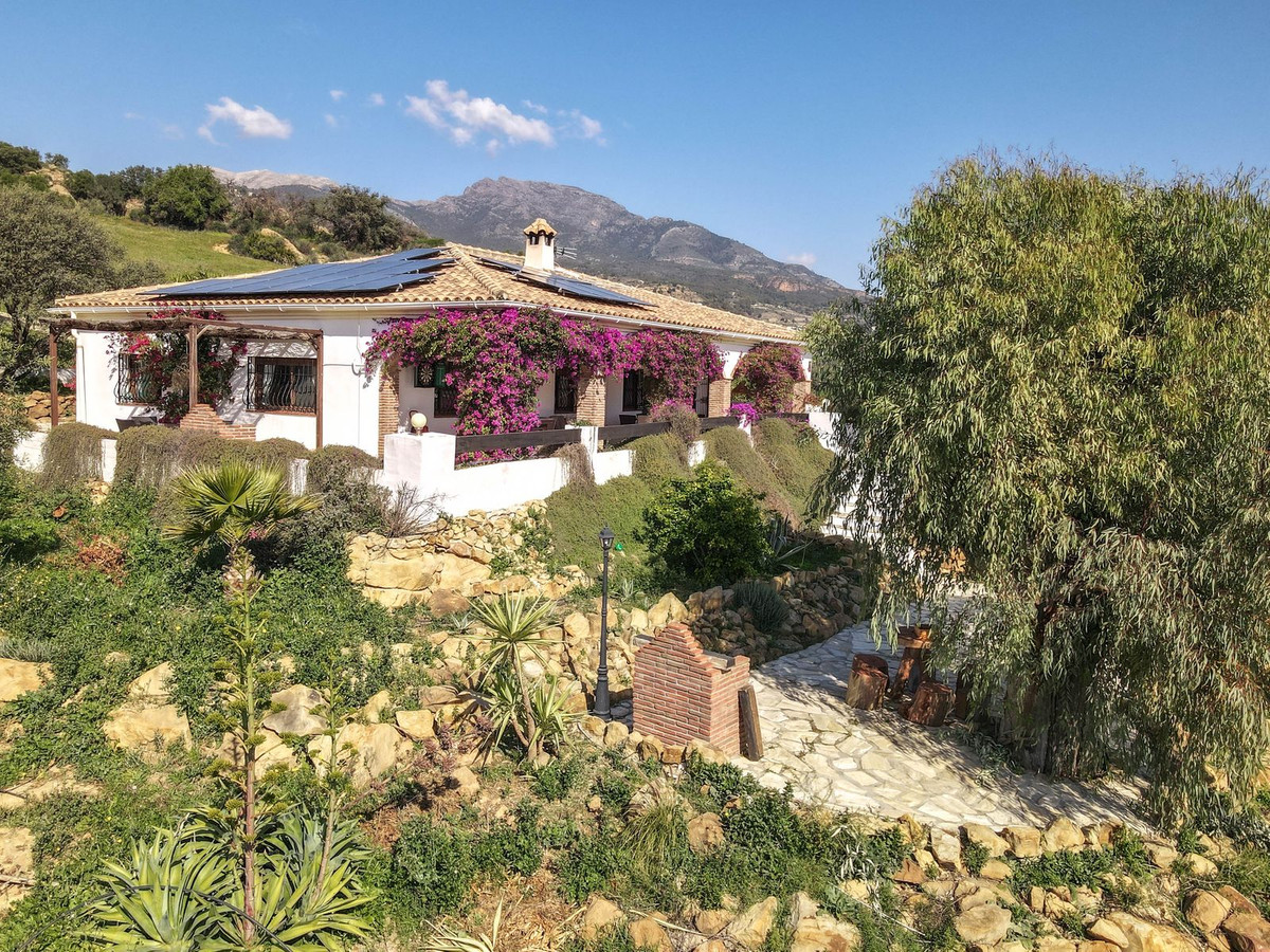 4 Bed Townhouse for sale in Alozaina Costa Del Sol, Málaga, Spain