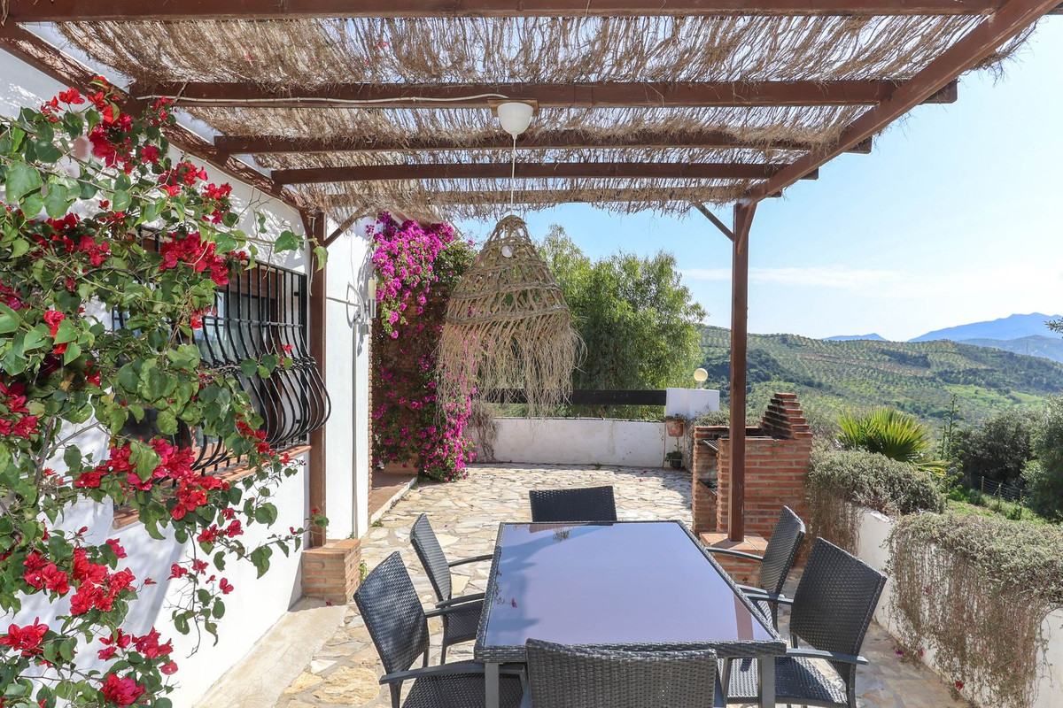 4 Bed Townhouse for sale in Alozaina Costa Del Sol, Málaga, Spain