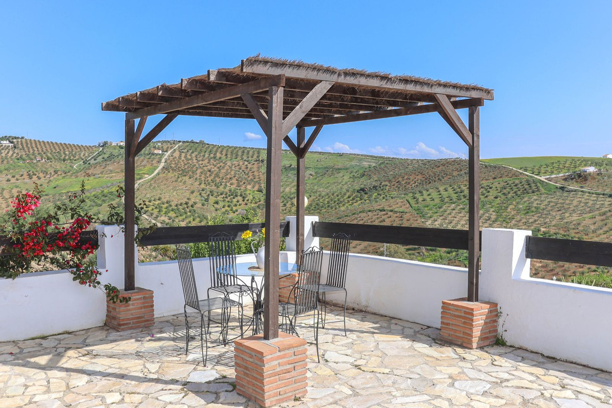 4 Bed Townhouse for sale in Alozaina Costa Del Sol, Málaga, Spain
