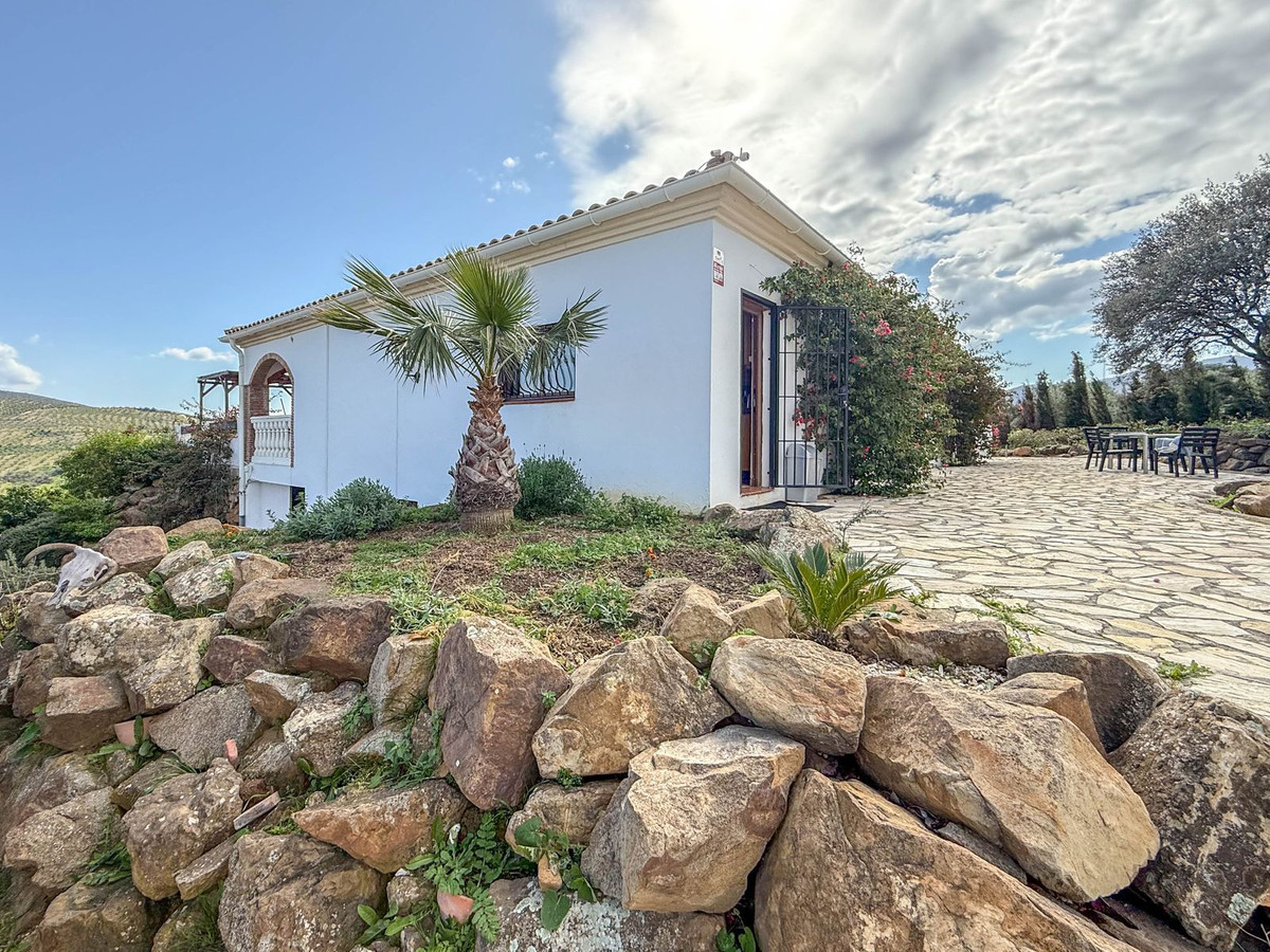 4 Bed Townhouse for sale in Alozaina Costa Del Sol, Málaga, Spain