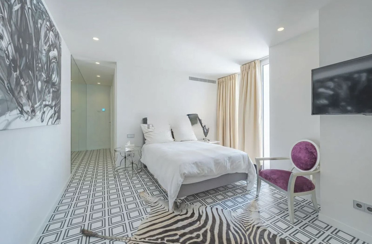 5 Bed Townhouse for sale in Marbella Costa Del Sol, Málaga, Spain