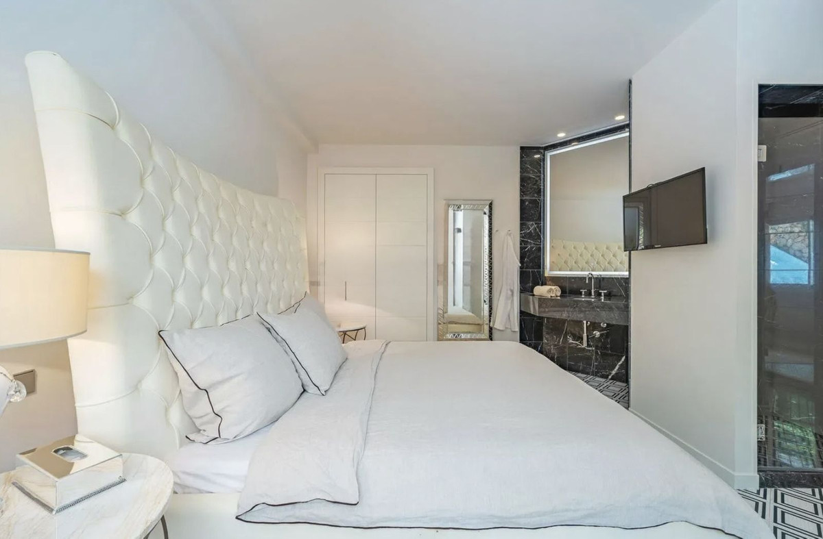 5 Bed Townhouse for sale in Marbella Costa Del Sol, Málaga, Spain
