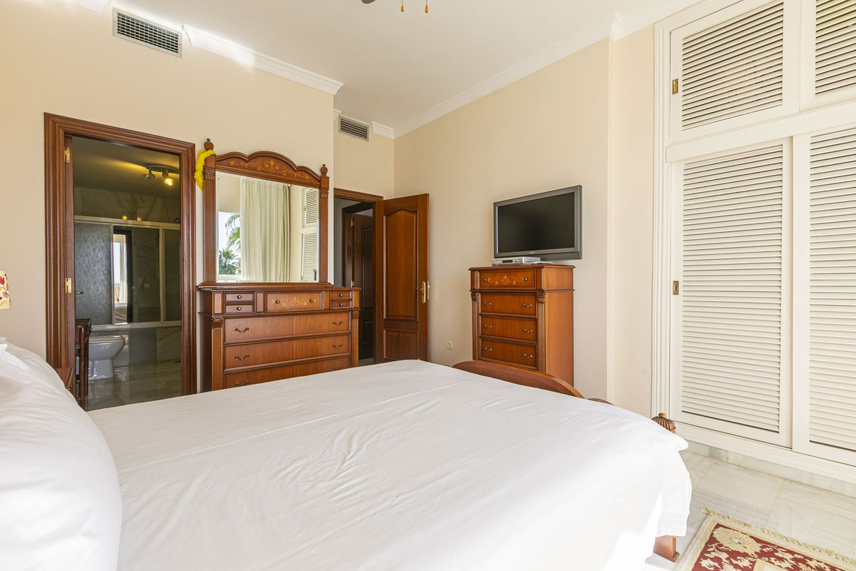 3 Bed Apartment for sale in Nueva Andalucía Costa Del Sol, Málaga, Spain