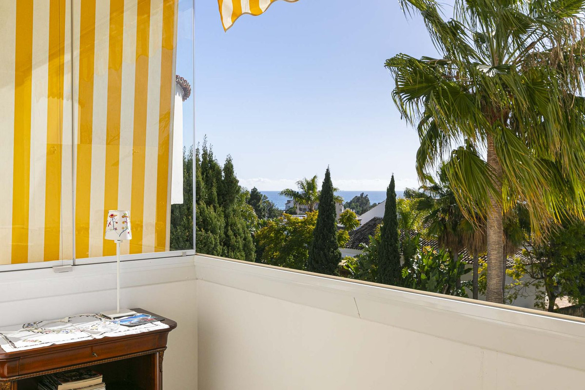 3 Bed Apartment for sale in Nueva Andalucía Costa Del Sol, Málaga, Spain