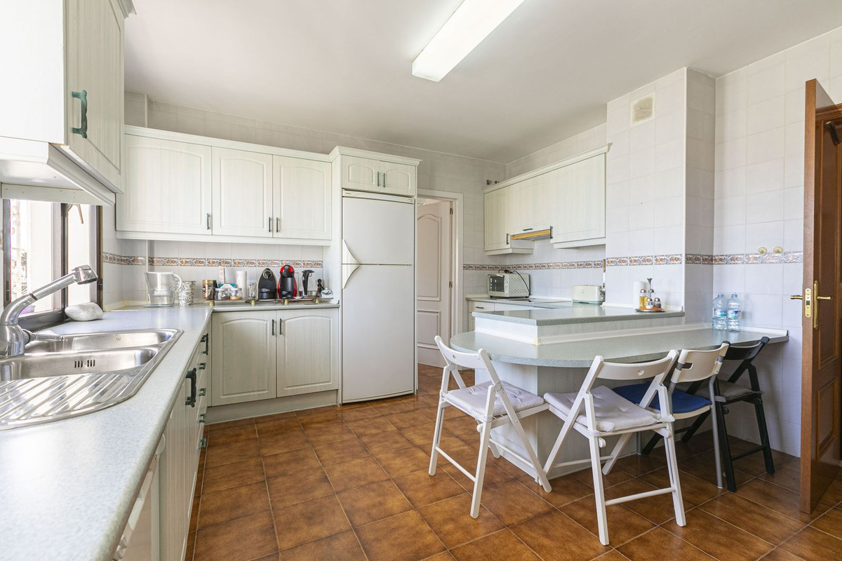 3 Bed Apartment for sale in Nueva Andalucía Costa Del Sol, Málaga, Spain