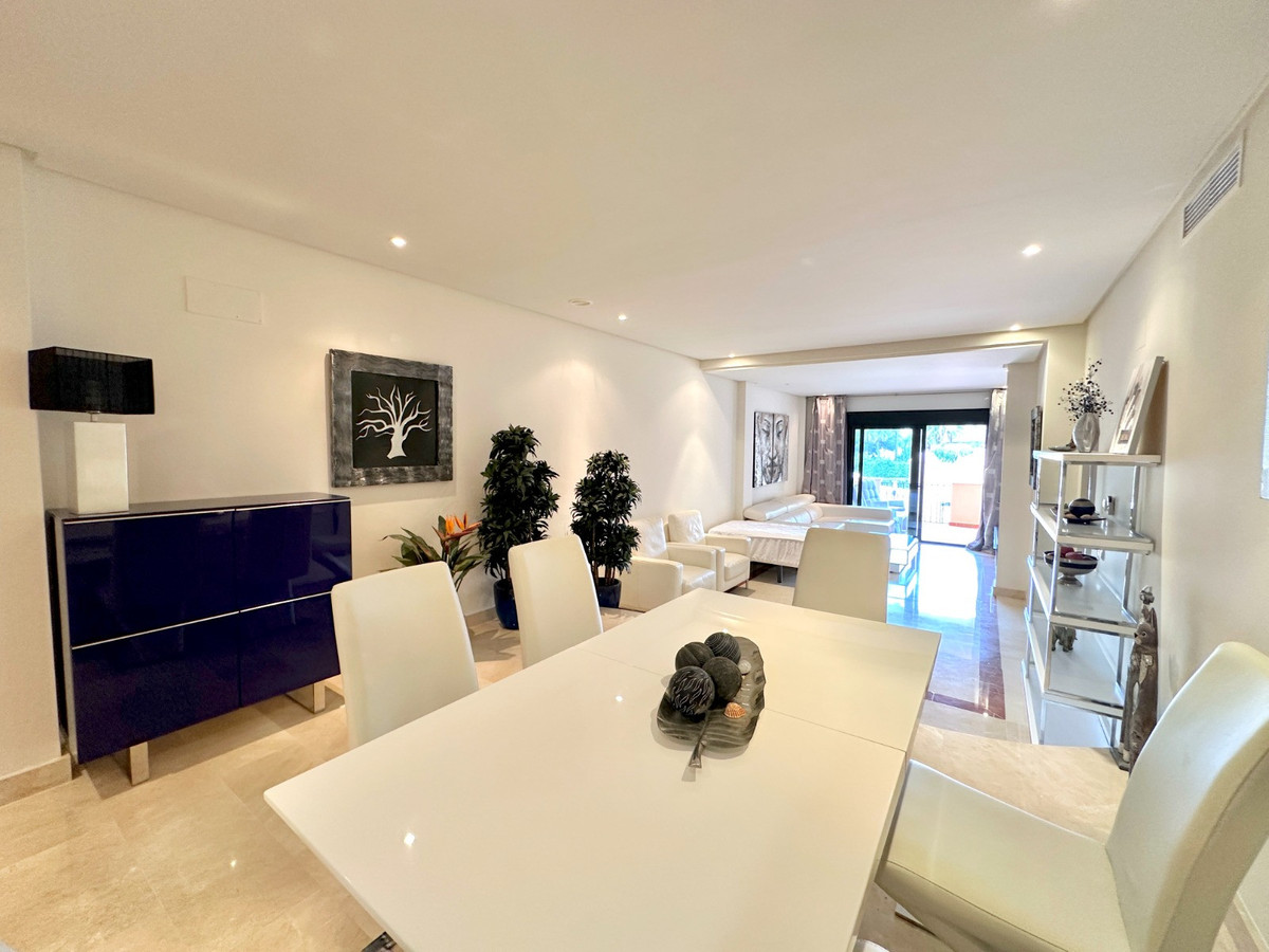 2 Bed Apartment for sale in Puerto Banús Costa Del Sol, Málaga, Spain