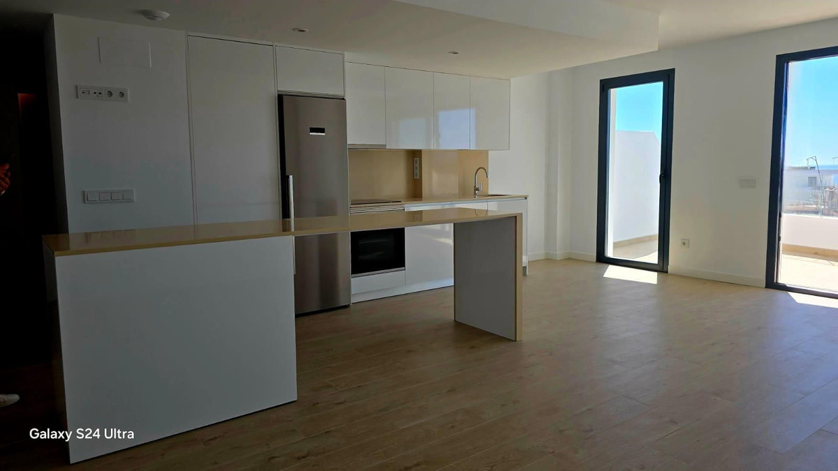 Se vende Apartamento Planta Media de 3 dormitorios en Costa Del Sol, Málaga, España