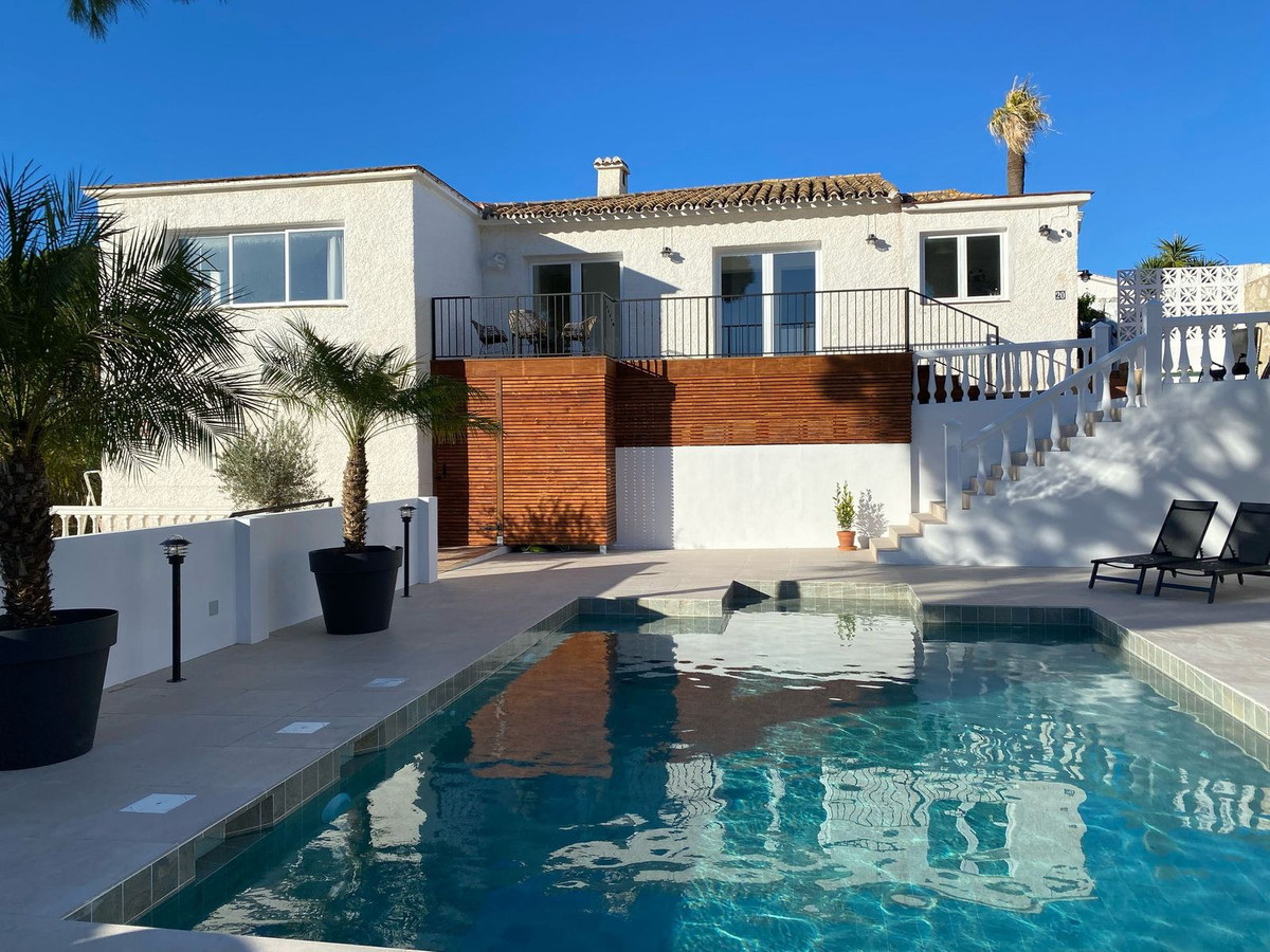 4 Bed Townhouse for sale in Calahonda Costa Del Sol, Málaga, Spain