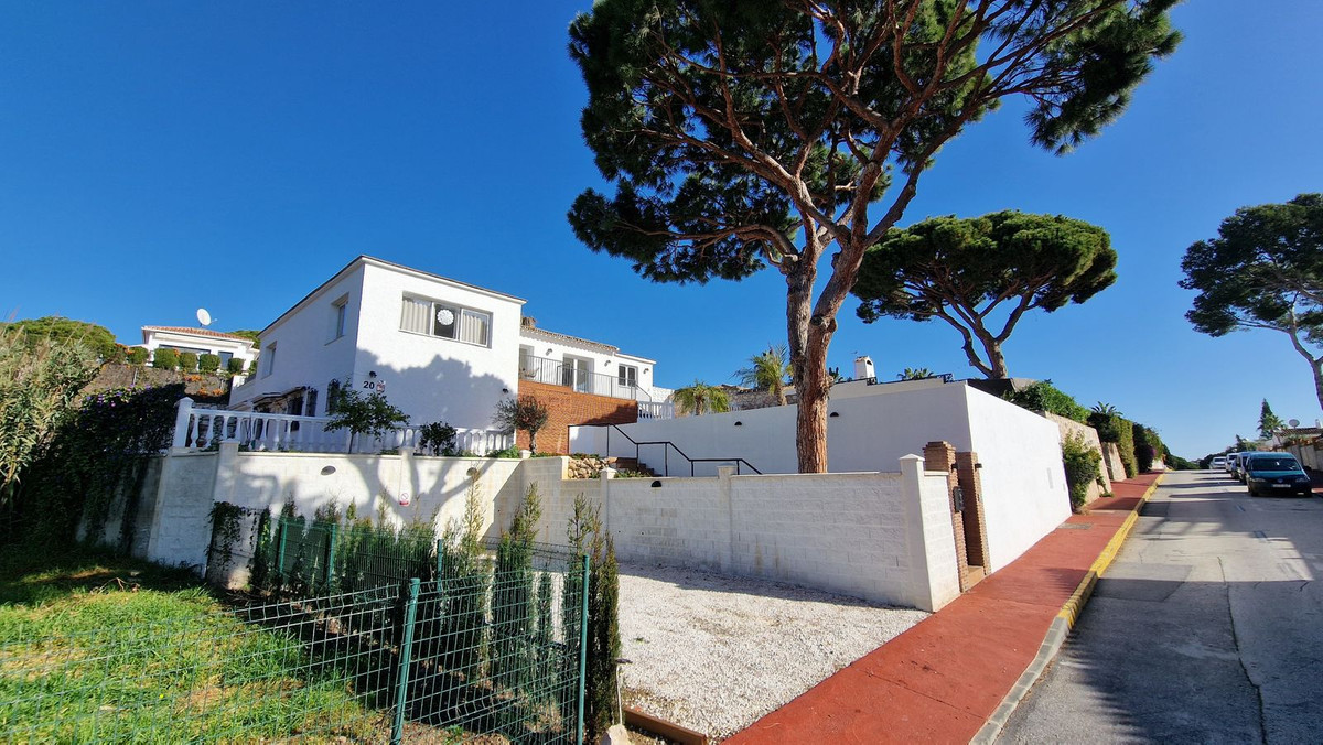 4 Bed Townhouse for sale in Calahonda Costa Del Sol, Málaga, Spain