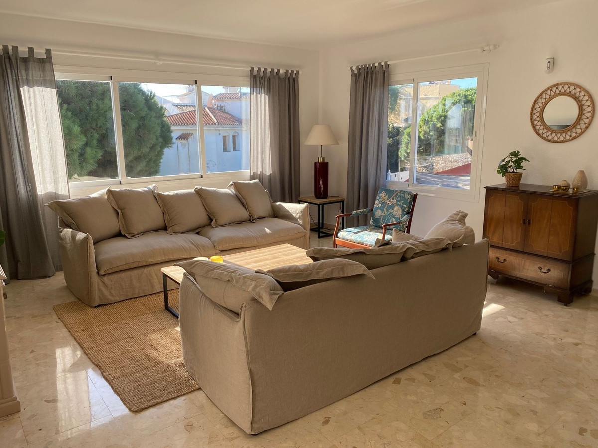 4 Bed Townhouse for sale in Calahonda Costa Del Sol, Málaga, Spain