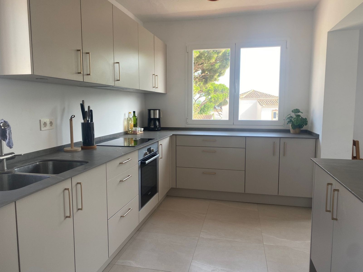 4 Bed Townhouse for sale in Calahonda Costa Del Sol, Málaga, Spain
