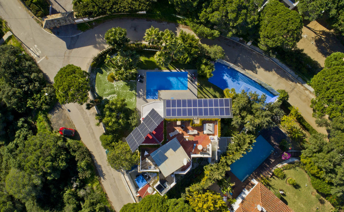 8 Bed Townhouse for sale in Elviria Costa Del Sol, Málaga, Spain