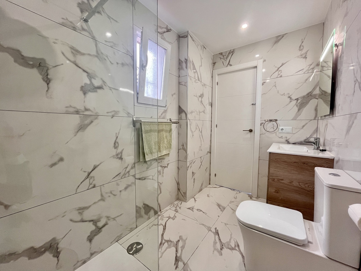 1 Bed Apartment for sale in Villamartin Costa Blanca, Alicante, Spain