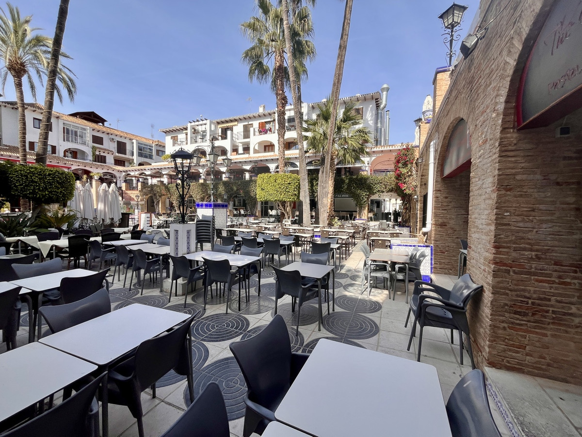 1 Bed Apartment for sale in Villamartin Costa Blanca, Alicante, Spain