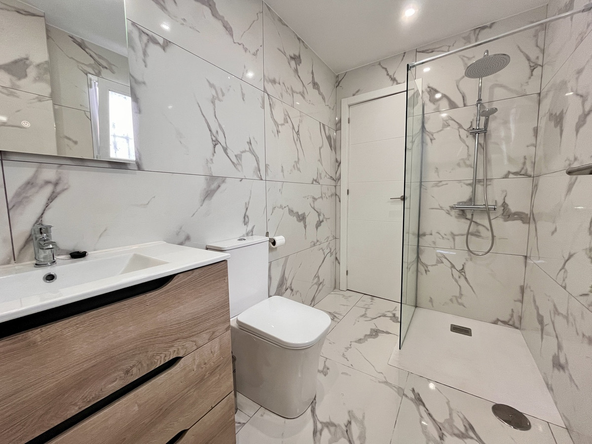 1 Bed Apartment for sale in Villamartin Costa Blanca, Alicante, Spain