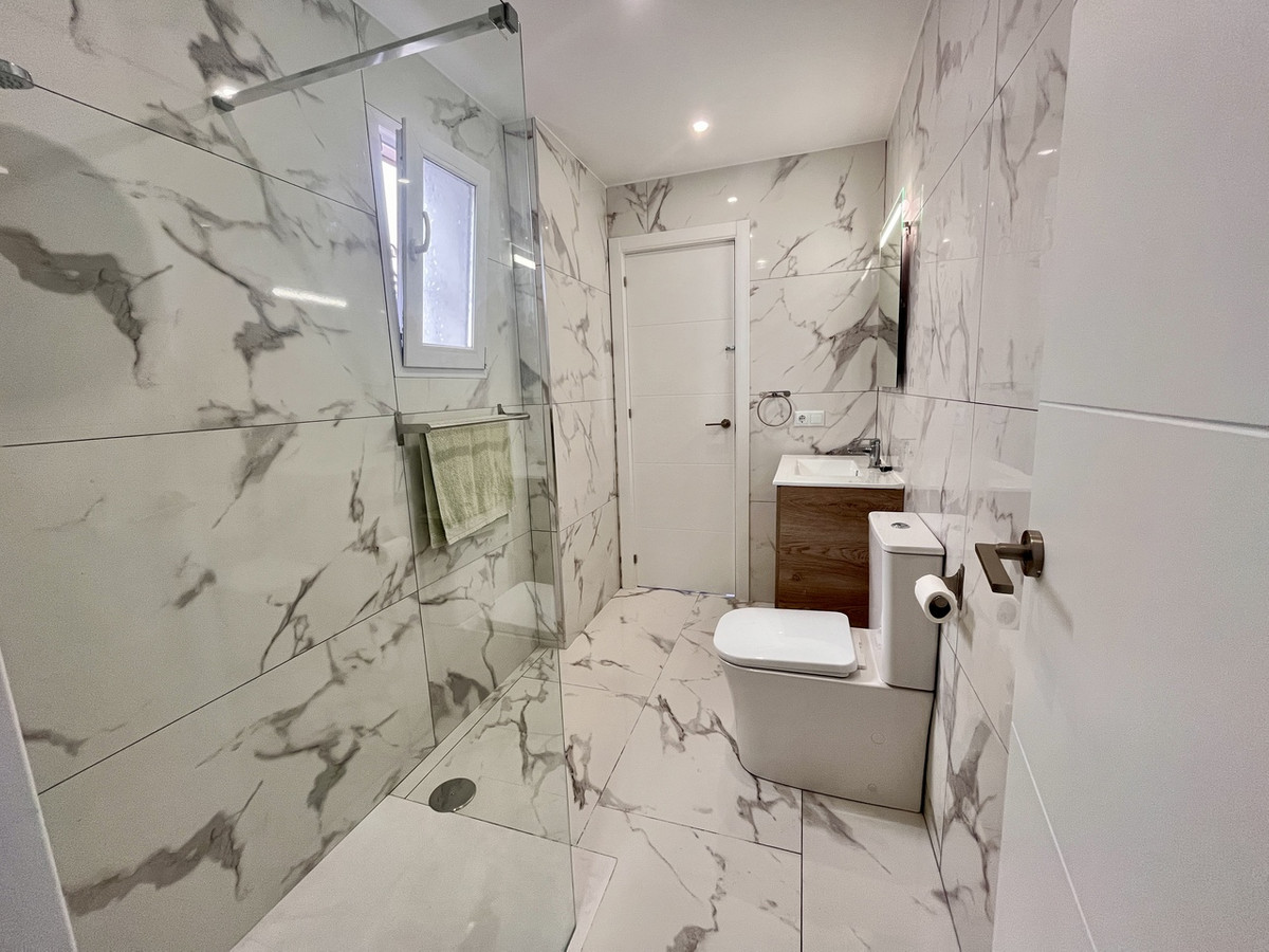 1 Bed Apartment for sale in Villamartin Costa Blanca, Alicante, Spain