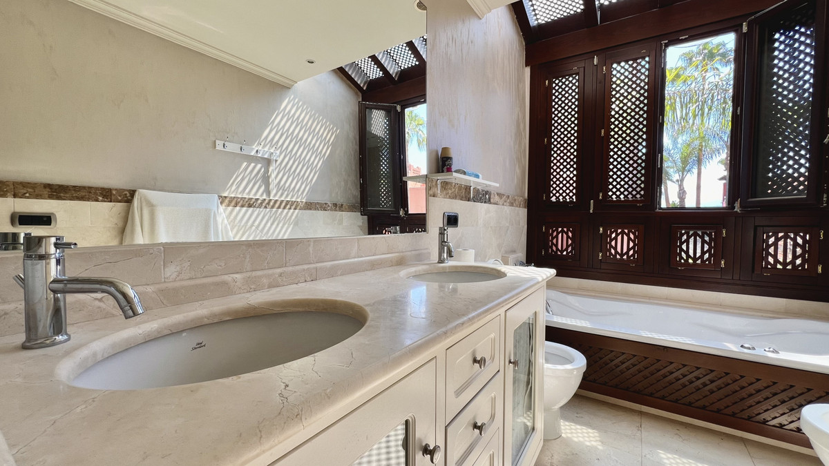3 Bed Townhouse for sale in The Golden Mile Costa Del Sol, Málaga, Spain