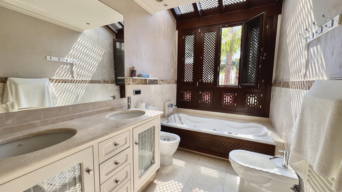 3 Bed Townhouse for sale in The Golden Mile Costa Del Sol, Málaga, Spain