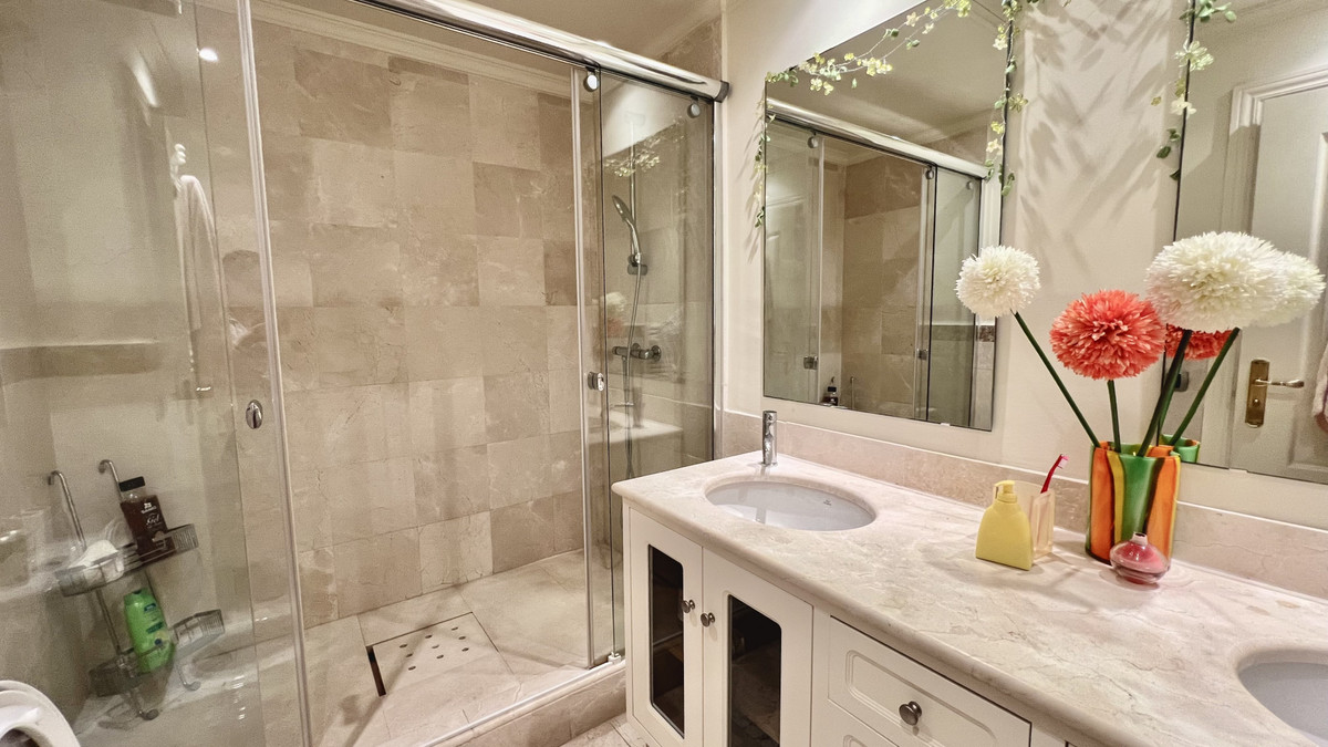 3 Bed Townhouse for sale in The Golden Mile Costa Del Sol, Málaga, Spain