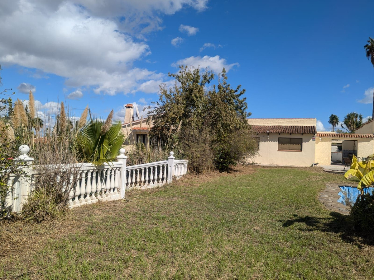 Se vende Villa - Chalet de 4 dormitorios en Costa Del Sol, Málaga, España