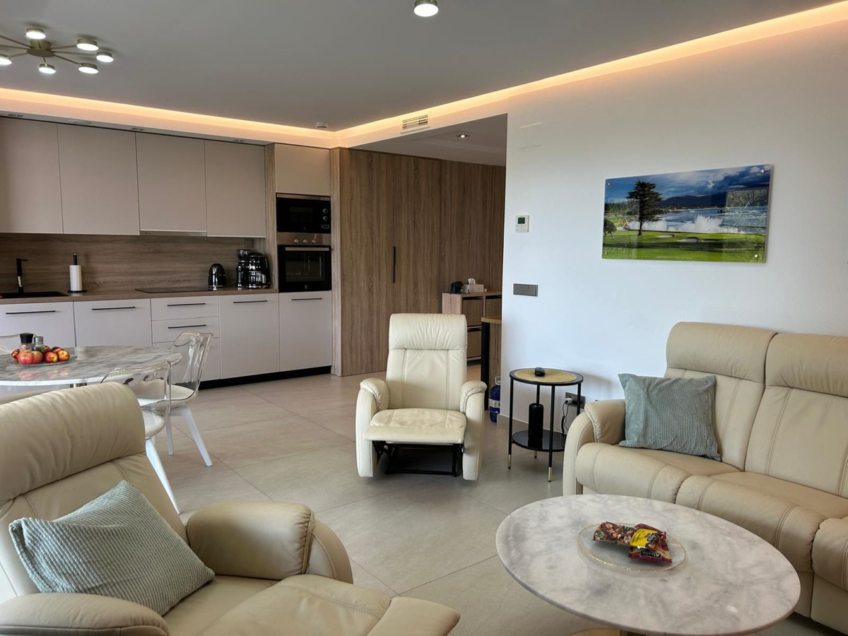 3 Bed Apartment for sale in La Quinta Costa Del Sol, Málaga, Spain