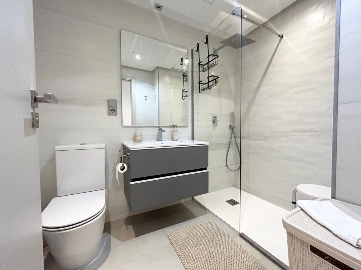 3 Bed Apartment for sale in La Quinta Costa Del Sol, Málaga, Spain