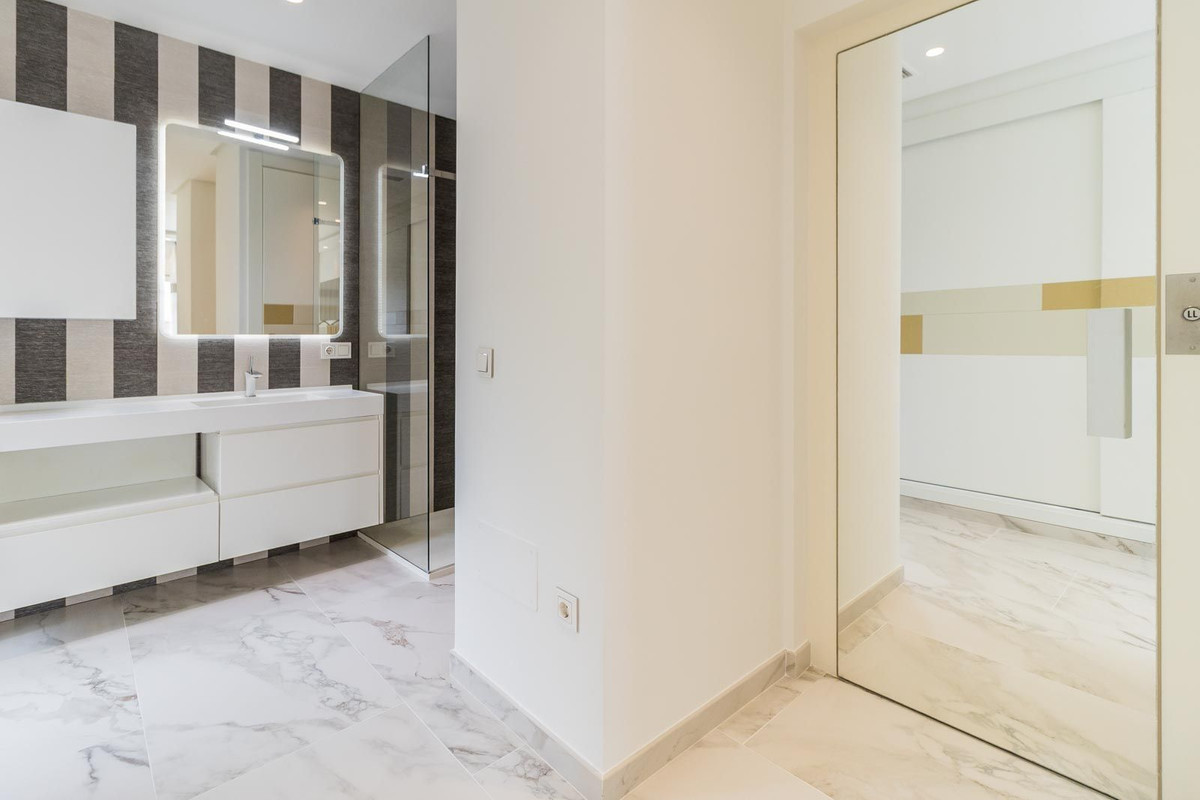 3 Bed Townhouse for sale in Estepona Costa Del Sol, Málaga, Spain