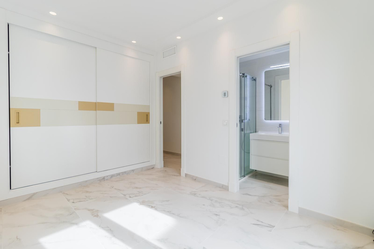 3 Bed Townhouse for sale in Estepona Costa Del Sol, Málaga, Spain