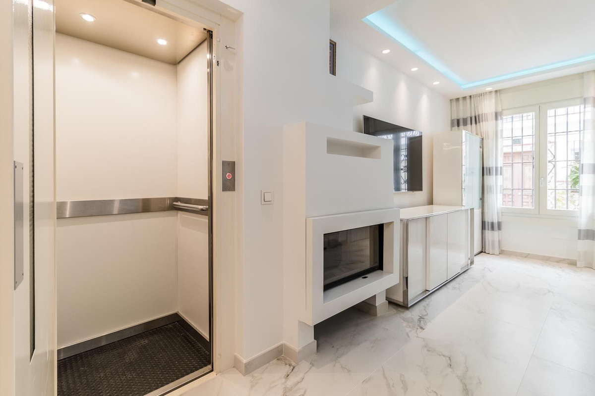 3 Bed Townhouse for sale in Estepona Costa Del Sol, Málaga, Spain