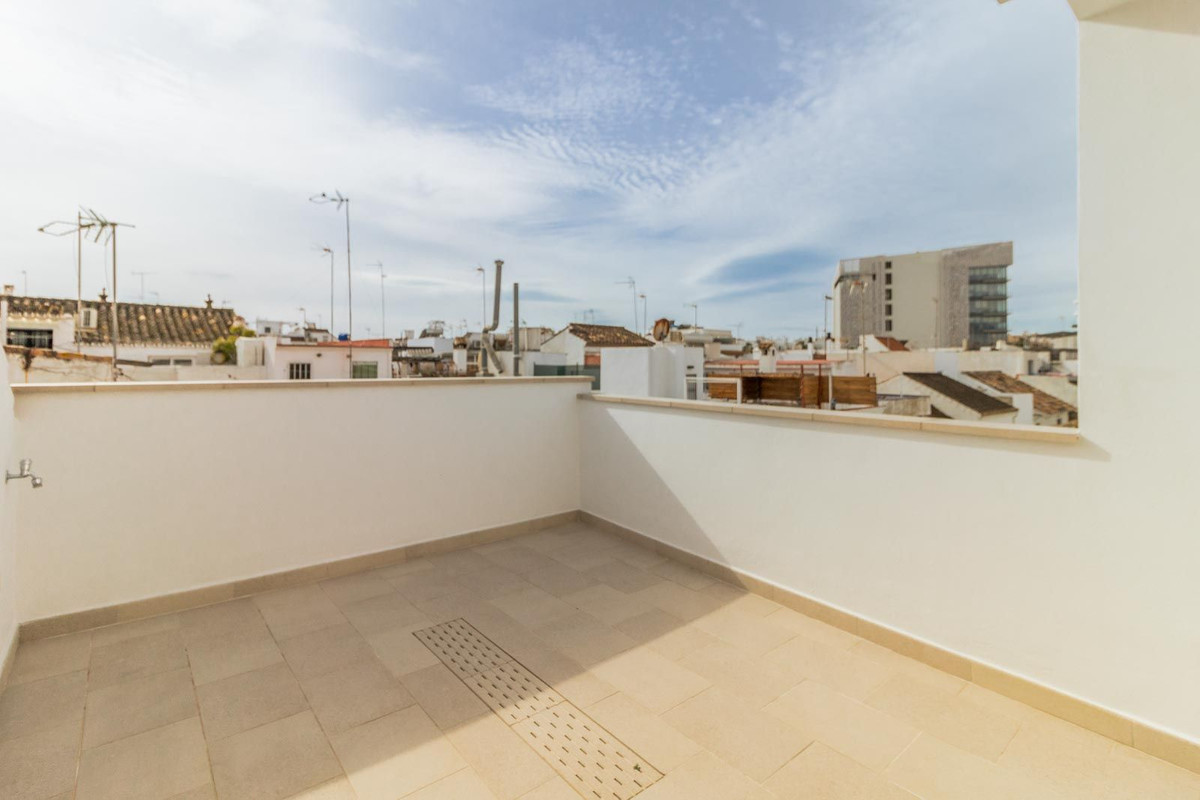 3 Bed Townhouse for sale in Estepona Costa Del Sol, Málaga, Spain